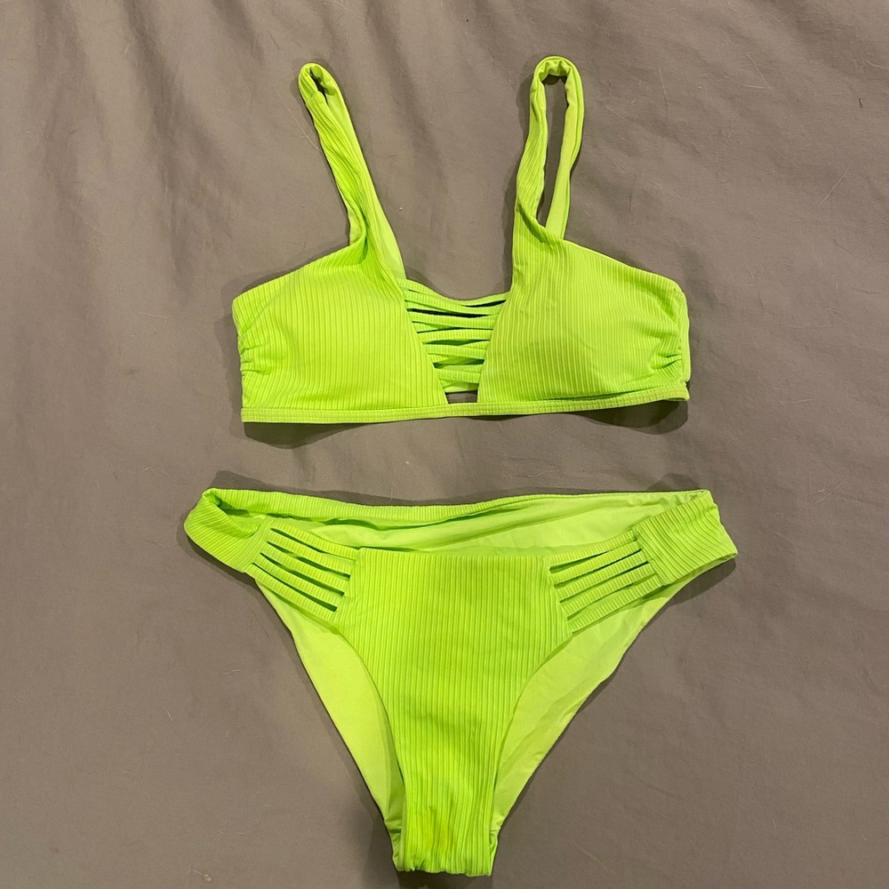 Neon bikini 👙 - Picture 2 of 3